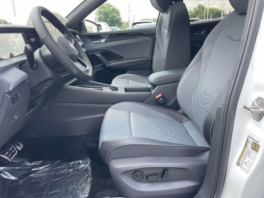 New 2026 Volkswagen Tiguan SE R-Line FWD image 31