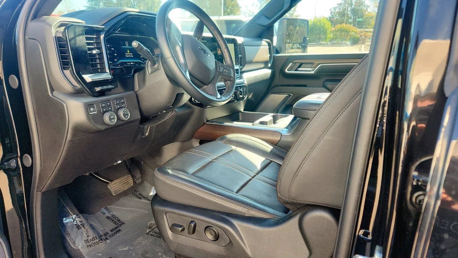 Used 2024 Chevrolet Silverado 2500 High Country w/ High Country Premium Package AWD/4WD image 9