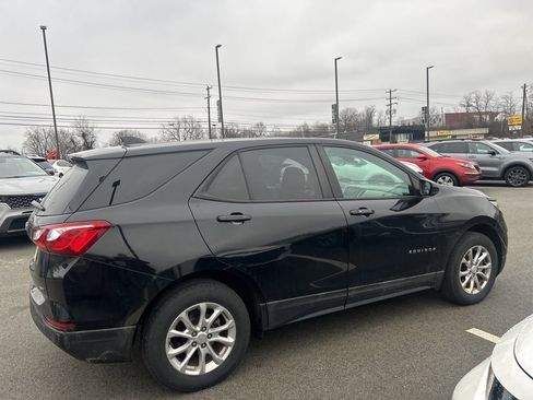 Used 2020 Chevrolet Equinox LS w/ LS Convenience Package image 2