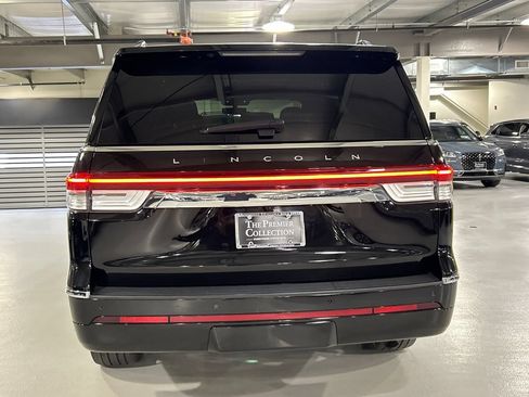 Used 2023 Lincoln Navigator Reserve AWD/4WD image 3