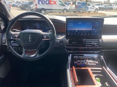 Certified 2023 Lincoln Navigator Reserve image 8