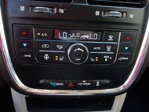 Used 2016 Chrysler Town & Country Touring-L w/ Driver Convenience Group FWD image 15