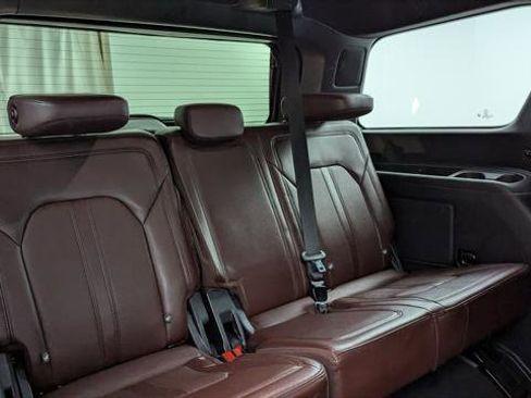 Used 2023 Ford Expedition Limited image 18