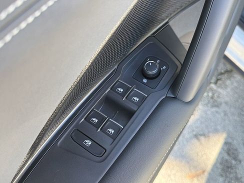 New 2026 Volkswagen Tiguan SE R-Line FWD image 25