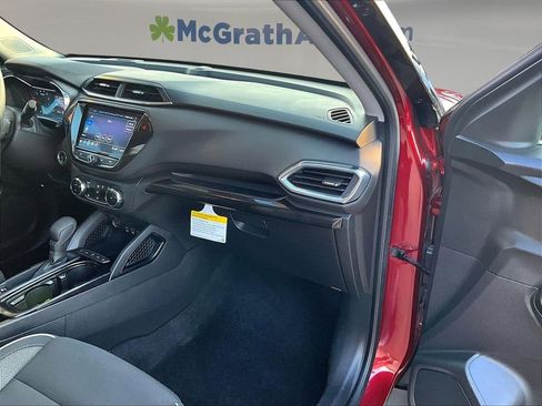Used 2022 Chevrolet TrailBlazer LT w/ Convenience Package FWD image 24