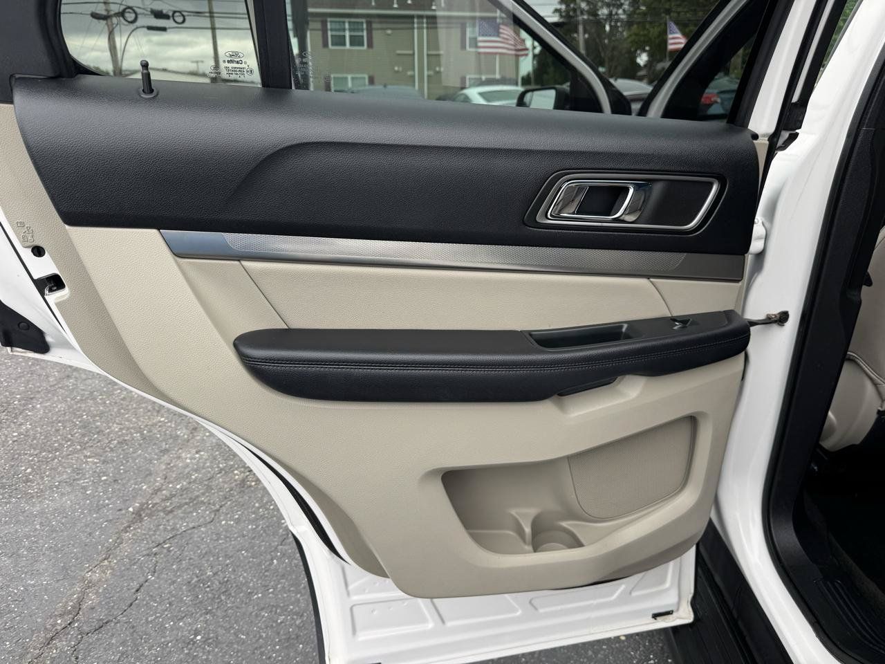 Used 2018 Ford Explorer XLT w/ Equipment Group 202A AWD/4WD image 12