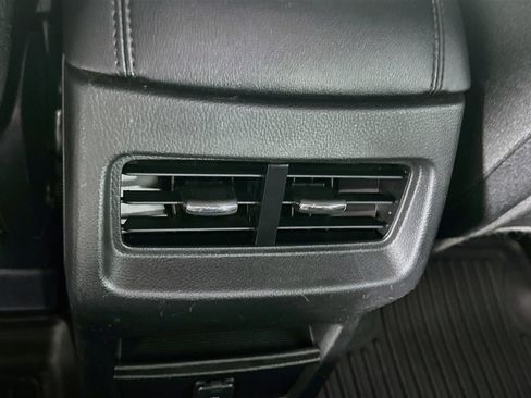 Used 2020 Ford Edge SE FWD image 26