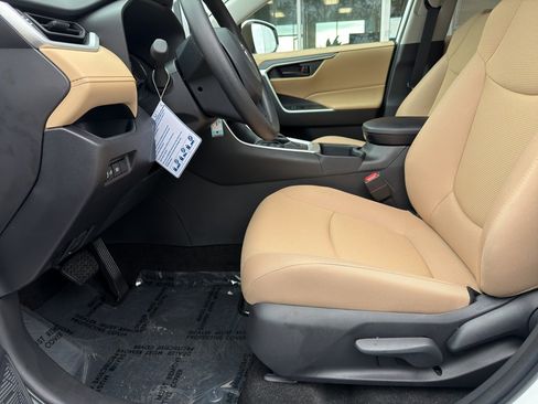 New 2025 Toyota RAV4 LE image 13