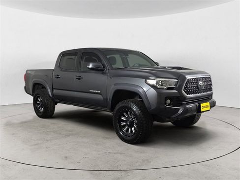 Used 2019 Toyota Tacoma TRD Sport image 7