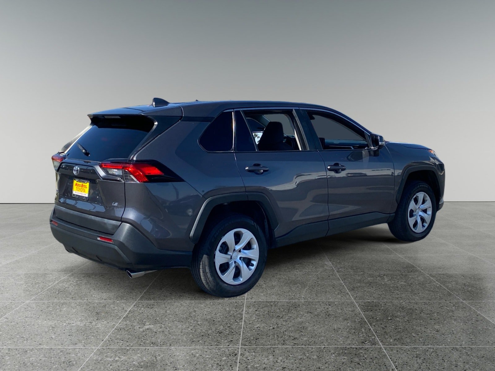Used 2022 Toyota RAV4 LE FWD image 5