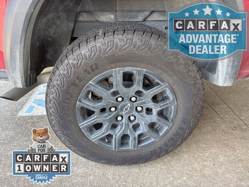 Used 2024 Chevrolet Colorado Trail Boss w/ Technology Package AWD/4WD image 9