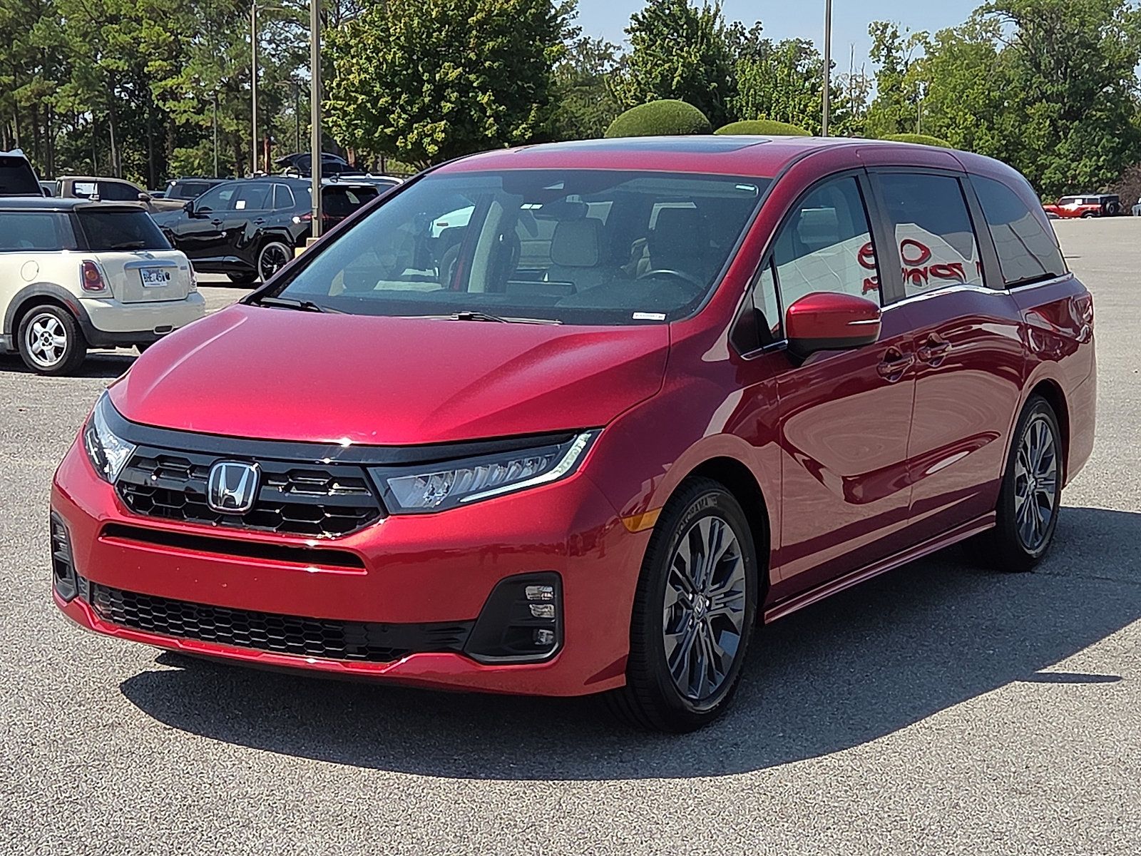 Used 2025 Honda Odyssey Touring image 2
