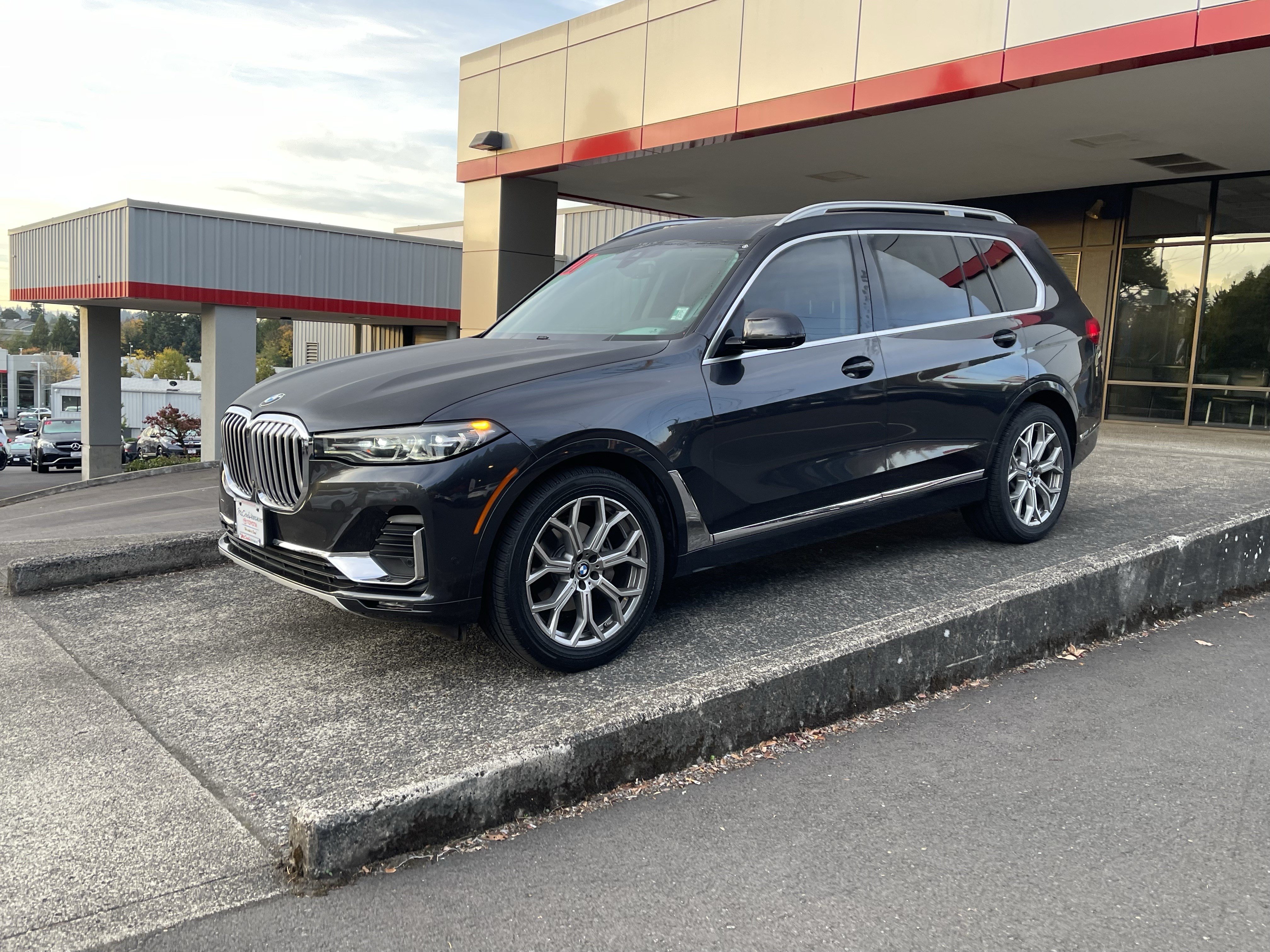 Used 2021 BMW X7 xDrive40i w/ Premium Package AWD/4WD image 4