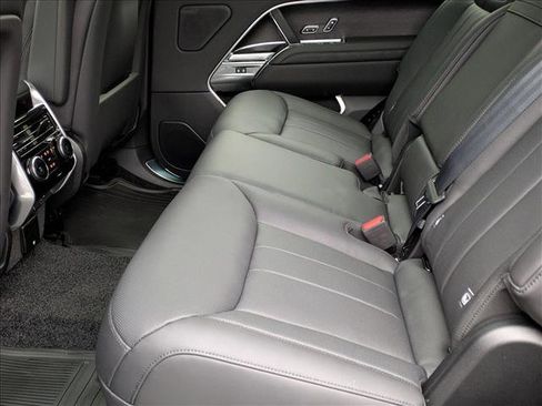 New 2026 Land Rover Range Rover Long Wheelbase SE image 17