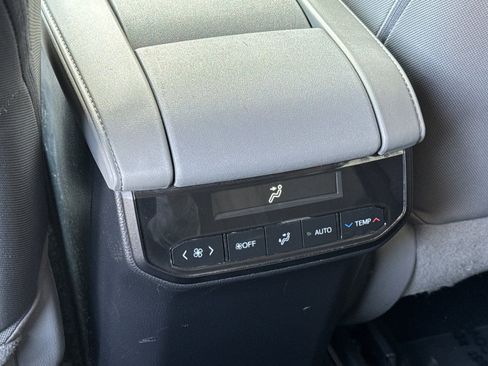 Certified 2020 Toyota Highlander LE image 17