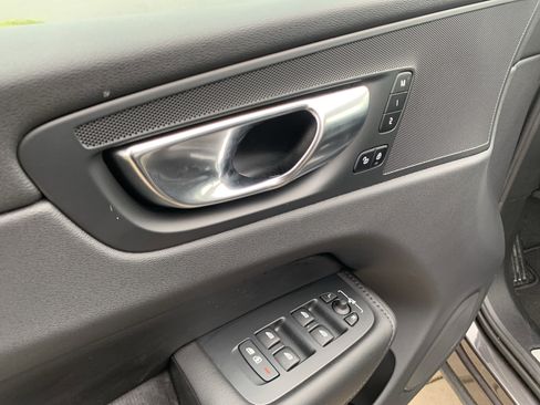 Used 2025 Volvo XC60 B5 Plus image 15