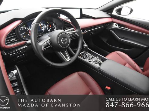 Certified 2025 MAZDA MAZDA3 Hatchback w/Premium Plus Pkg AWD/4WD image 30