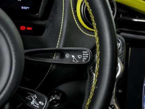 Used 2018 McLaren 720S RWD image 32