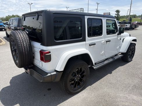 Used 2023 Jeep Wrangler Unlimited Sahara AWD/4WD image 8