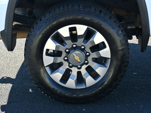 Used 2022 Chevrolet Silverado 2500 Custom w/ Custom Convenience Package image 33