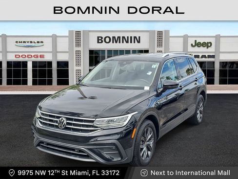 Used 2023 Volkswagen Tiguan SE image 1