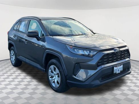Used 2021 Toyota RAV4 LE image 3
