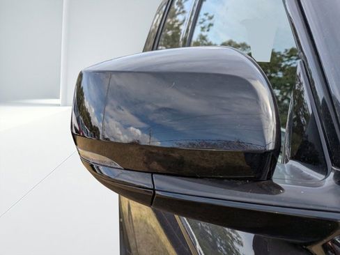 New 2025 Jeep Grand Cherokee L Laredo image 10