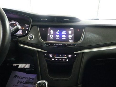 Used 2017 Cadillac XT5 Luxury w/ Driver Awareness Package image 14