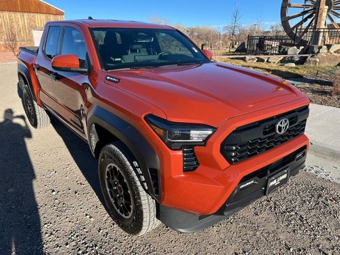 Used 2025 Toyota Tacoma TRD Off-Road image 3