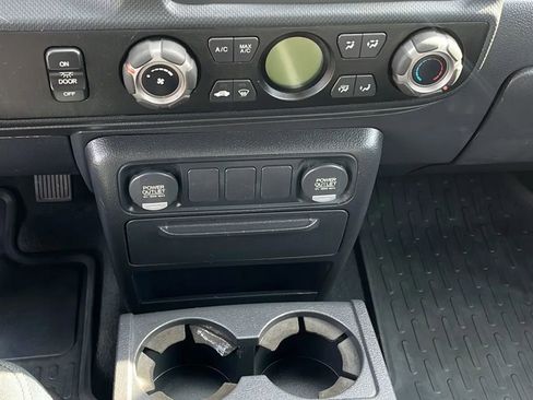 Used 2013 Honda Ridgeline Sport image 19