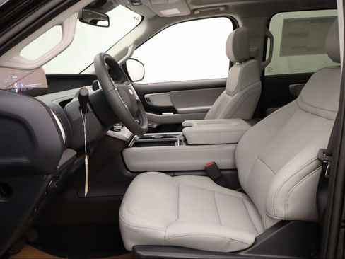 New 2026 Ford Expedition Active image 16