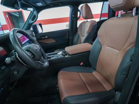 Used 2024 Lexus GX 550 w/ Accessory Package (Z1) AWD/4WD image 12