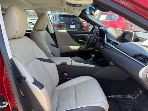 Used 2021 Lexus ES 300h Ultra Luxury w/ Accessory Package 2 image 31