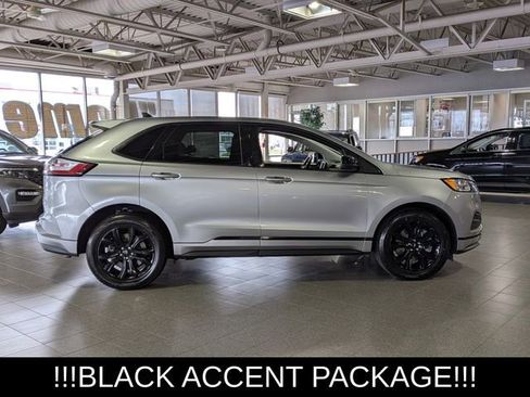 Used 2024 Ford Edge SE w/ Black Appearance Package image 9
