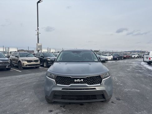 Used 2023 Kia Sorento LX image 8