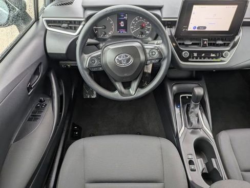 Used 2025 Toyota Corolla LE image 12