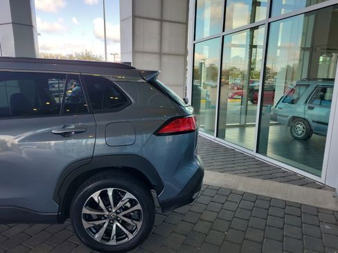 Used 2024 Toyota Corolla Cross XLE image 4