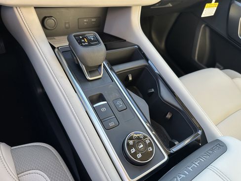 New 2026 Nissan Pathfinder SL image 18