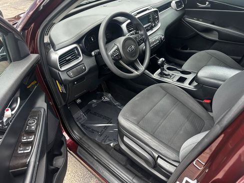 Used 2017 Kia Sorento FWD image 9