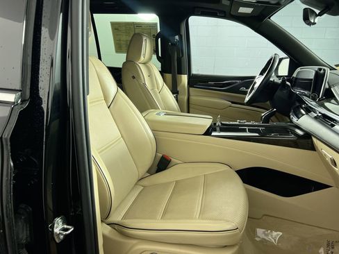 Used 2024 Cadillac Escalade Premium Luxury RWD image 28