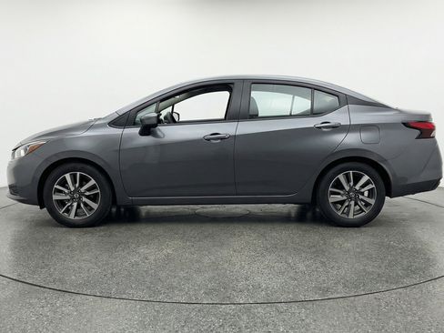 Used 2025 Nissan Versa SV image 5