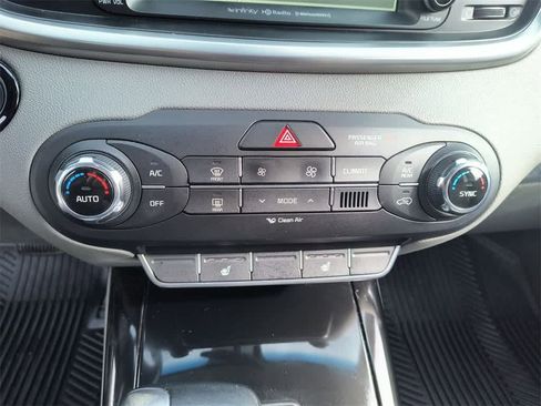 Used 2017 Kia Sorento SX image 19