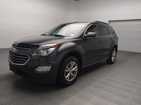 Used 2017 Chevrolet Equinox LT w/ Convenience Package image 2