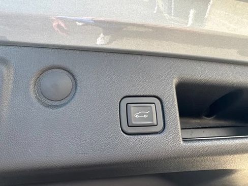 Used 2024 Chevrolet Equinox LT FWD image 11