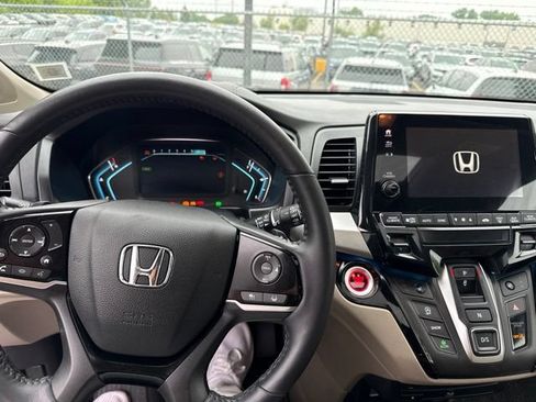 Used 2024 Honda Odyssey Touring image 9
