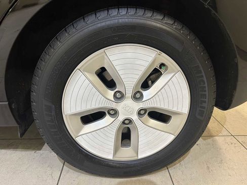 Used 2016 Kia Soul EV + image 8