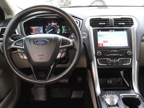 Used 2019 Ford Fusion SE image 23