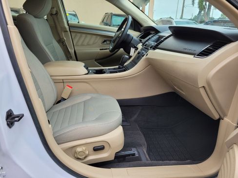 Used 2016 Ford Taurus SE image 14