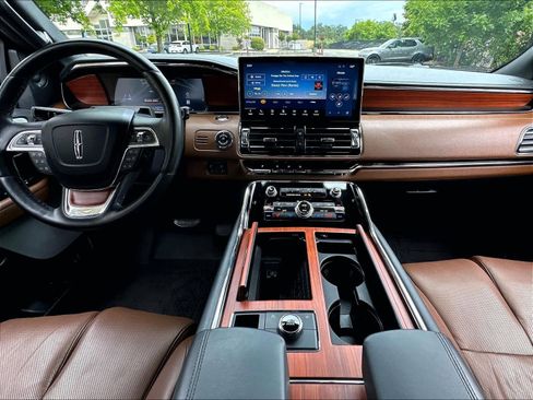 Used 2024 Lincoln Navigator L Reserve AWD/4WD image 18