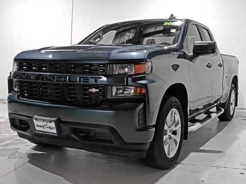Used 2020 Chevrolet Silverado 1500 Custom w/ Custom Value Package AWD/4WD image 3